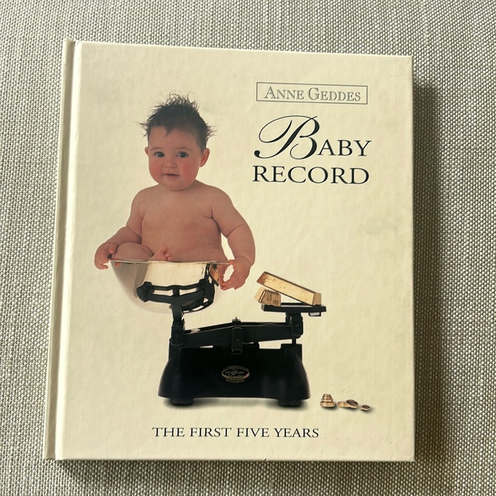 Baby Record, The First Five Years by photographer Anne Geddes.